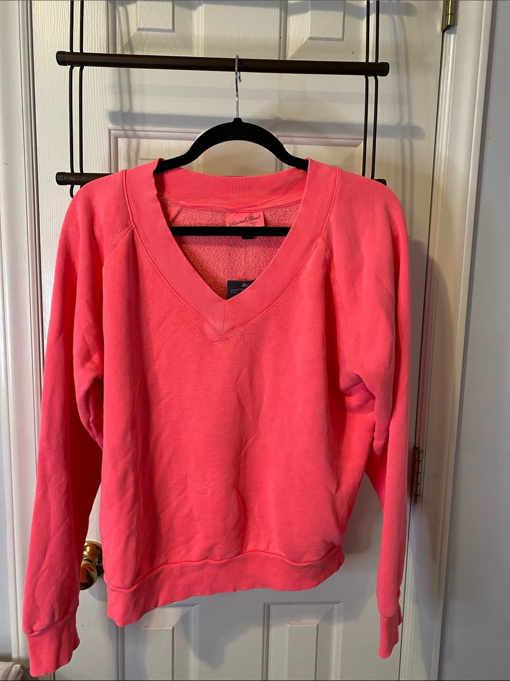 NWT Universal Thread Neon Pink Leisure Studio V-Neck Pullover Sweatshirt sz S